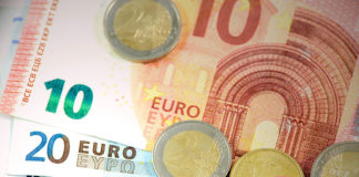 Jak szybko i tanio zlecać przelewy euro?