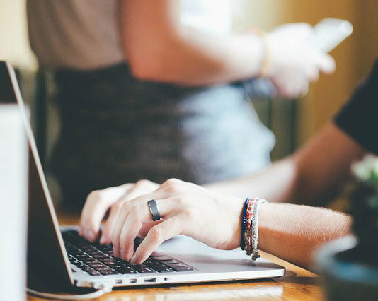 Jak szukać ofert pożyczkowych online?