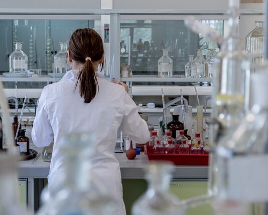 Co oznacza w chemii C?